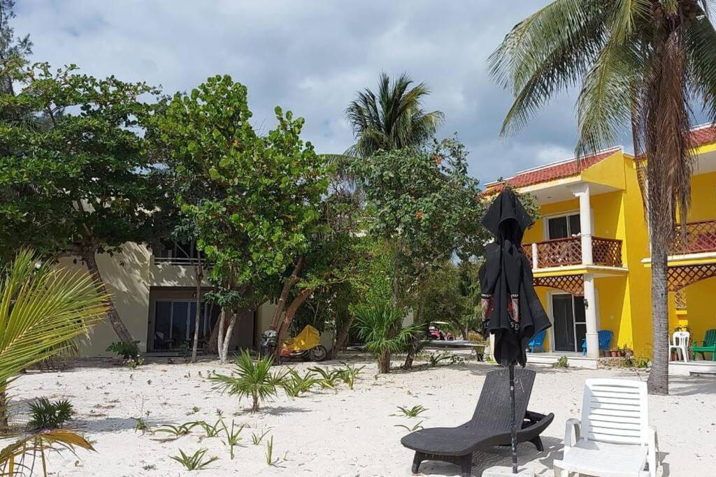 Marysol Beachfront Next To Nomads D6 Isla Mujeres Exterior photo